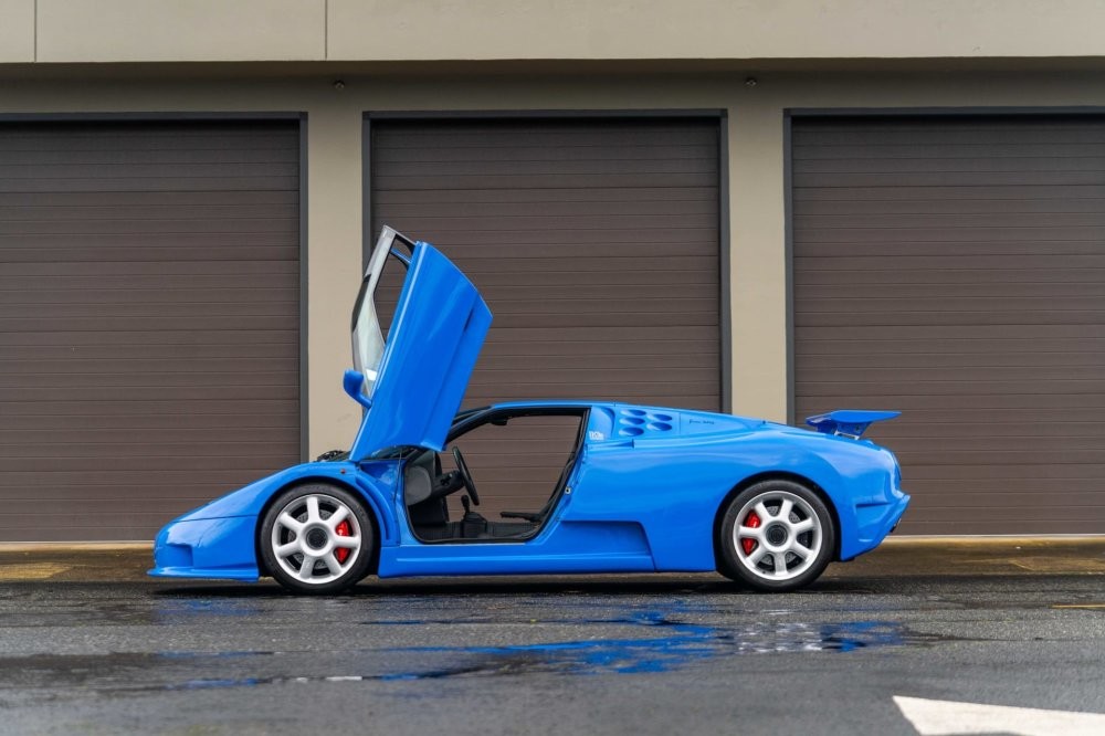 Потеряли суперкар Bugatti EB110, искали 25 лет, нашли и выставили на продажу