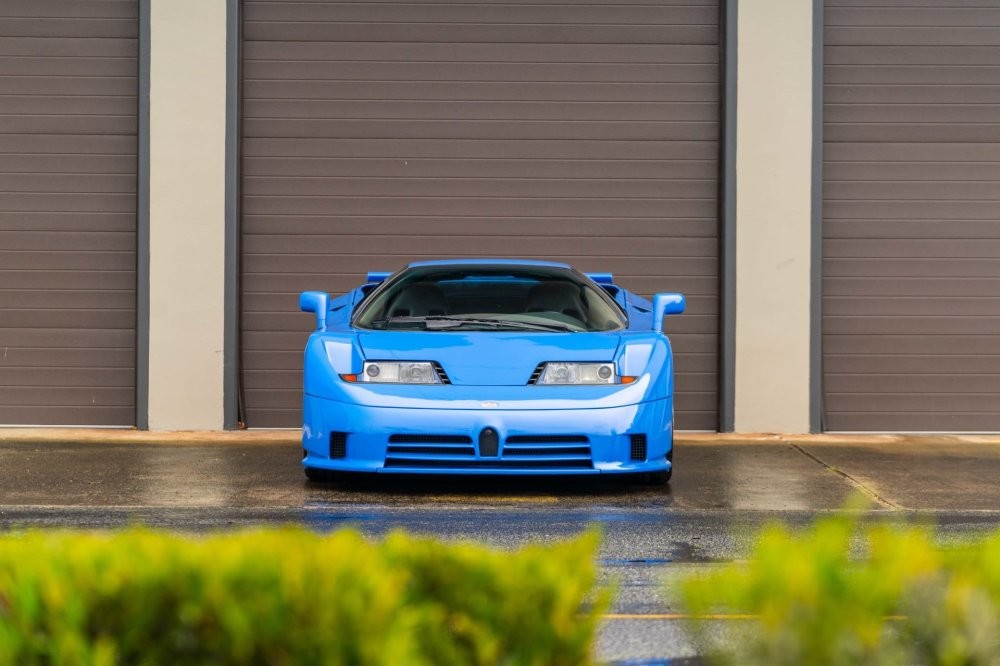 Потеряли суперкар Bugatti EB110, искали 25 лет, нашли и выставили на продажу