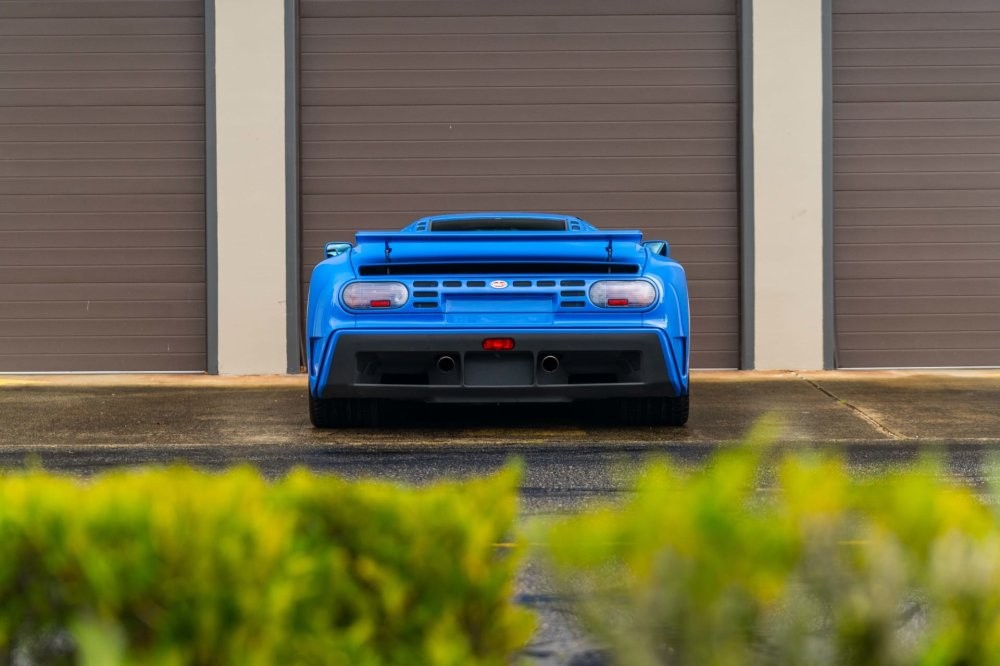 Потеряли суперкар Bugatti EB110, искали 25 лет, нашли и выставили на продажу