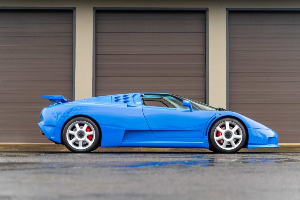 Потеряли суперкар Bugatti EB110, искали 25 лет, нашли и выставили на продажу