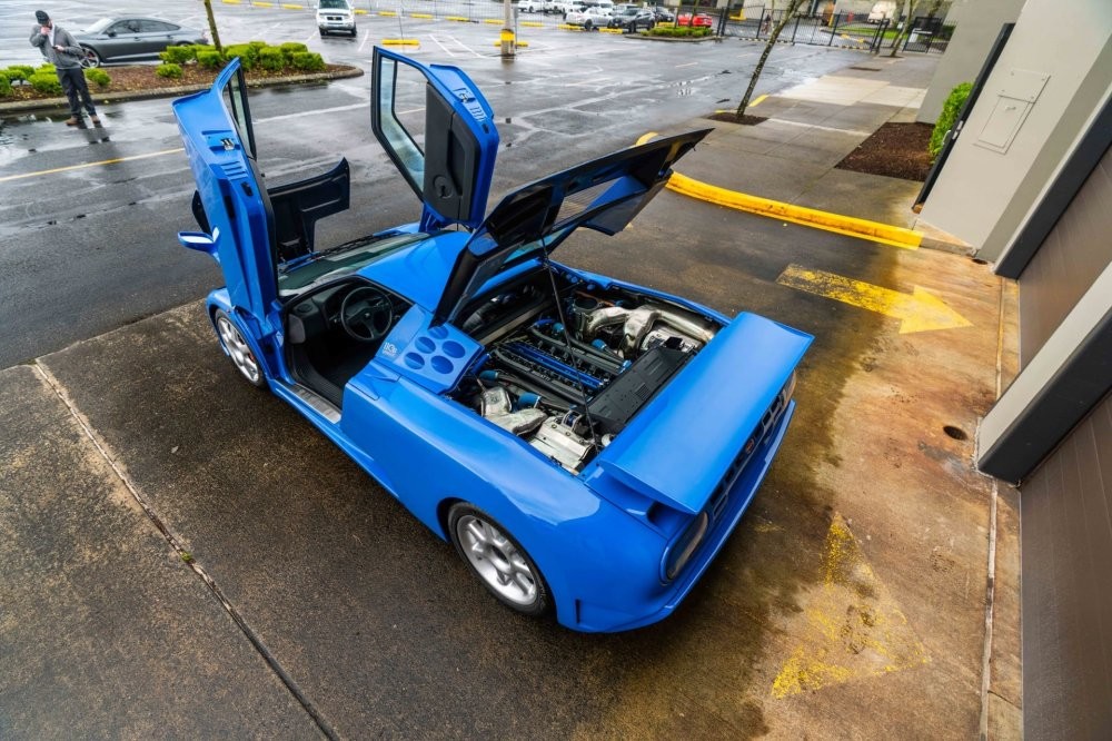 Потеряли суперкар Bugatti EB110, искали 25 лет, нашли и выставили на продажу