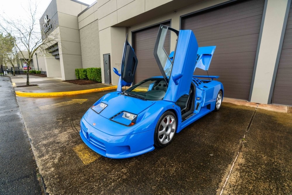 Потеряли суперкар Bugatti EB110, искали 25 лет, нашли и выставили на продажу