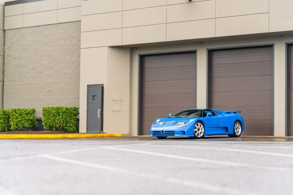 Потеряли суперкар Bugatti EB110, искали 25 лет, нашли и выставили на продажу