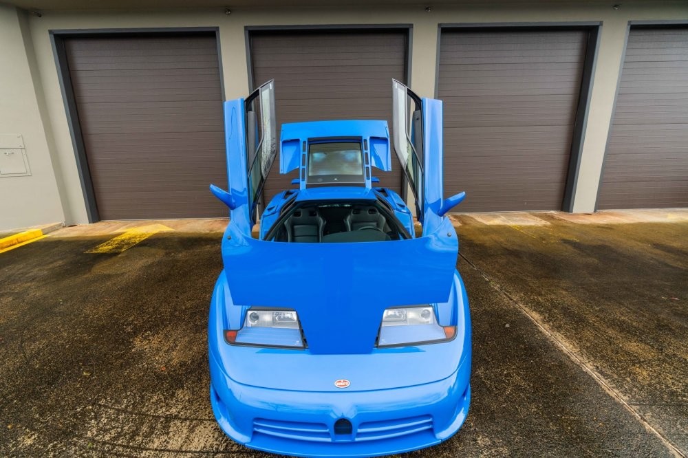 Потеряли суперкар Bugatti EB110, искали 25 лет, нашли и выставили на продажу