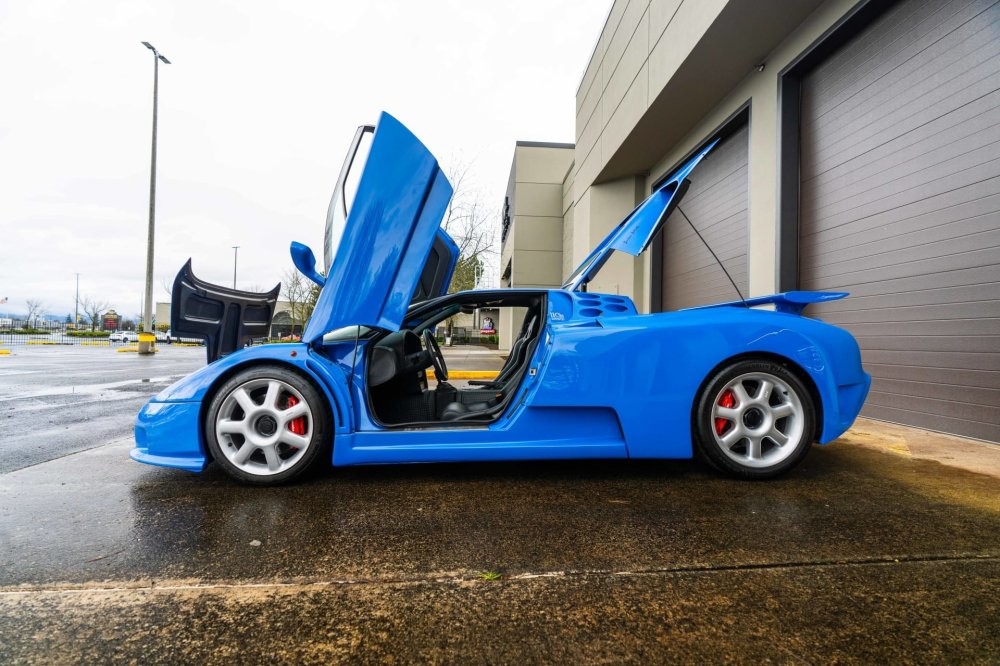 Потеряли суперкар Bugatti EB110, искали 25 лет, нашли и выставили на продажу
