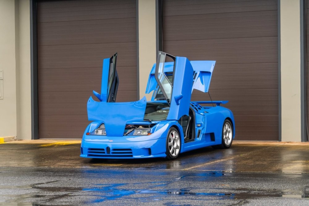Потеряли суперкар Bugatti EB110, искали 25 лет, нашли и выставили на продажу