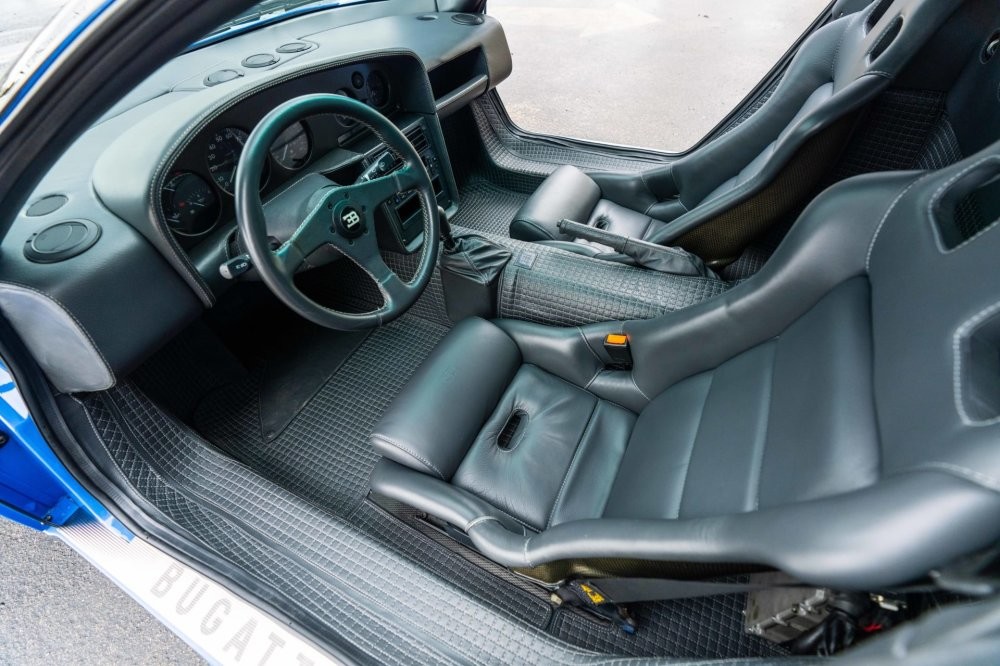Потеряли суперкар Bugatti EB110, искали 25 лет, нашли и выставили на продажу