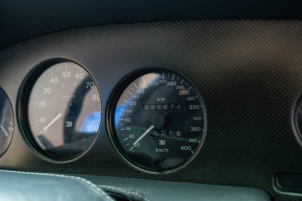 Потеряли суперкар Bugatti EB110, искали 25 лет, нашли и выставили на продажу