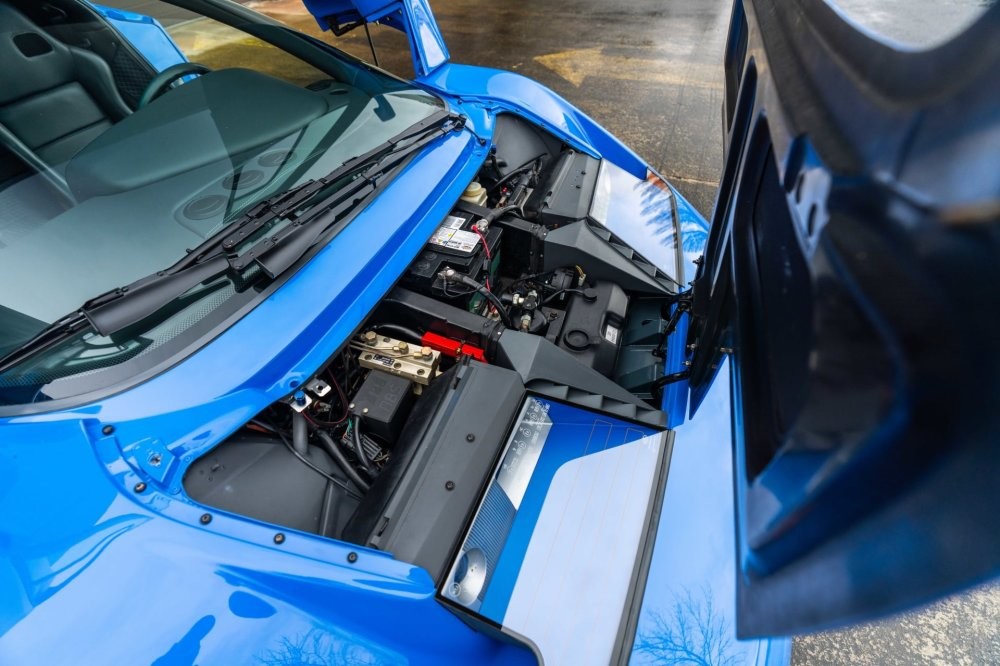 Потеряли суперкар Bugatti EB110, искали 25 лет, нашли и выставили на продажу