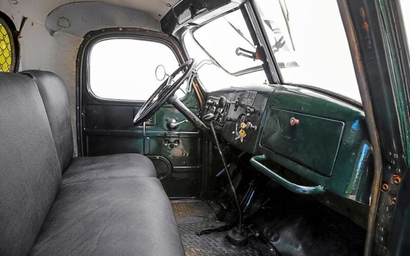 ЗИС-150 — советский среднетоннажный грузовой автомобиль, выпускавшийся с 1947 по 1957 год. Он стал родоначальником второго поколения автомобилей ЗИС/ЗИЛ