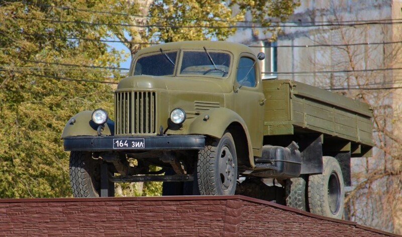ЗИЛ-164 — советский среднетоннажный грузовой автомобиль, выпускавшийся на Заводе имени Лихачёва с октября 1957 по декабрь 1964 года