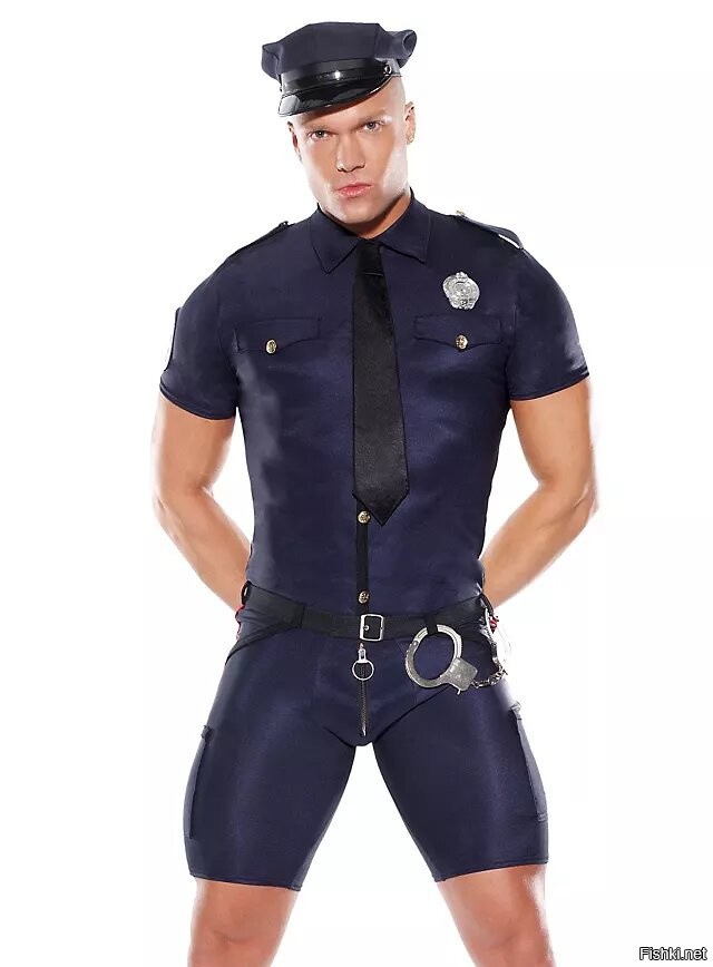 Полицейский в шортах