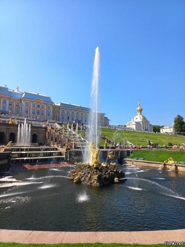 Фонтан «Солнце» в Нижнем парке Петергофа