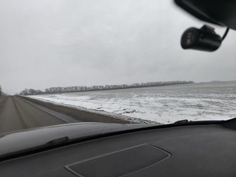 В луганской области (Антрацит, Свердловск) неделю лежит.