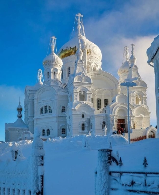 Дождь 
Дождь 
Дождь 
Мокрый снег 
Снег
Мороз.
Что за зима?