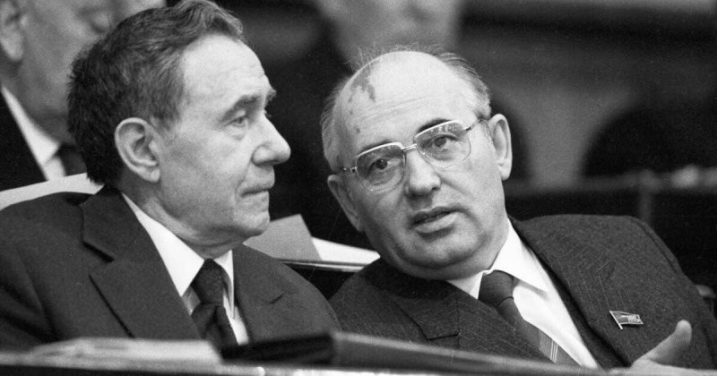 Андрей Громыко, новый советский посол в Соединенных Штатах, с женой и детьми ...