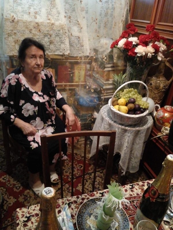Мама, военврач прошла Афганскую, 84 года.
Отчим (ушёл в 103 года, год назад), военврач, участвовал в параде на Красной площади в 1941 году.