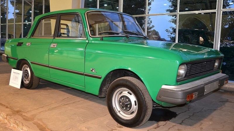Мне 2140 больше нравится. Первая моя машина. Такой у меня был в 1992 году 1983 года выпуска.