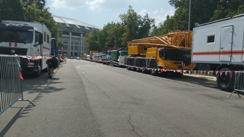 Лужники, вчера снимал, видимо на выходные будет смотр техники , 
Второе фото - вождь.
