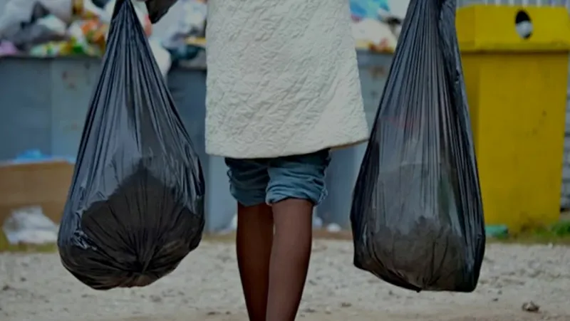 Муж в большем пакете?
Значит, Питер.
Надёжный, ты где?