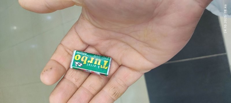 В галамарте недавно купил, внутри обман, вместо вкладыша, наклейка