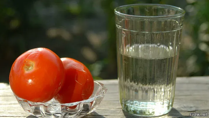 А помидорка? Засоленый? Или маринованный?
Ноябрь за окном... Как же... без него...