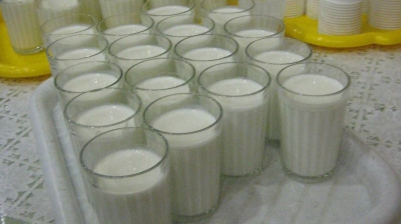 У нас сметана в стаканах была еще...
С сахаром... на десерт...
Это было давно..)