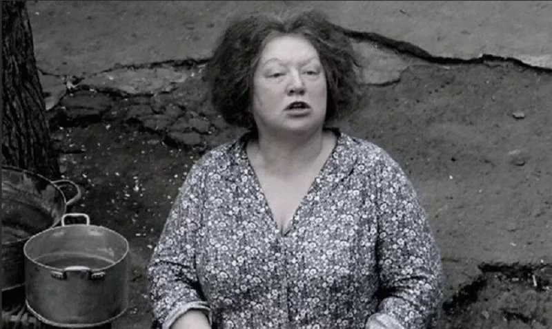 О вей. Шо вот прям так с высоты надо лить..?
Что бы брызгать на всю скатерть...?