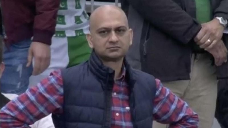 Ну Мастерок то тебе чего сделал...?
Жопъ псевдо-британская ты наша...