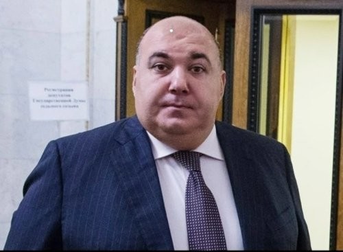 Для меня вот настоящий депутат , а не это жирное дерьмо.