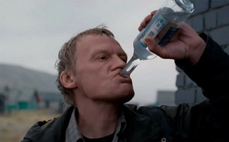 То есть креативный публицист...!?!
Вот видишь Маня...
А ты всё алкаш, алкаш...