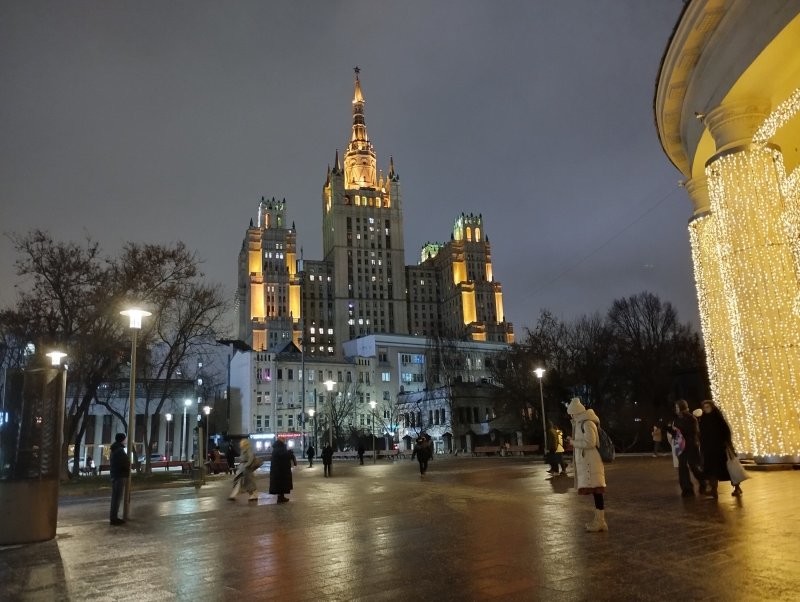 Вечерело, а в Питере тож красиво под Новый Год.
