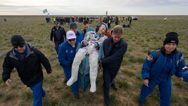 Конечно кино. Космонавты выходят так