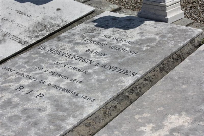 Последнее пристанище барона Геккерена (Дантеса) командора ордена почетного легиона, пожизненного сенатора (и, как говорят, очень полезного осведомителя тогдашних российских спецслужб) находится здесь: