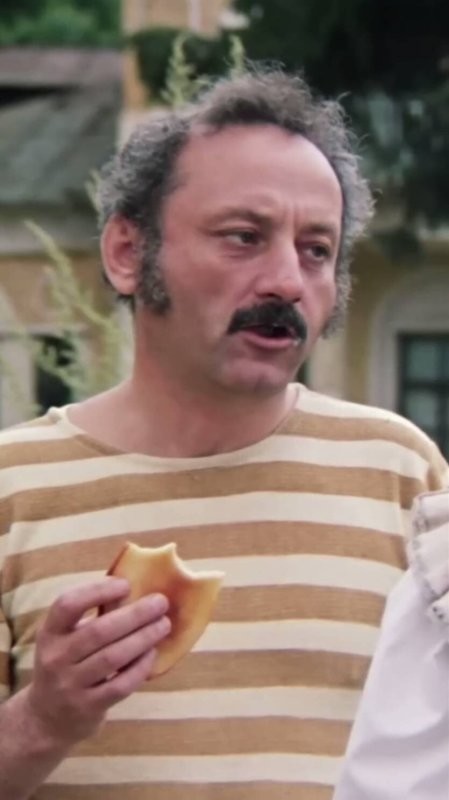 Хочет большой и чистой любви... наверное...