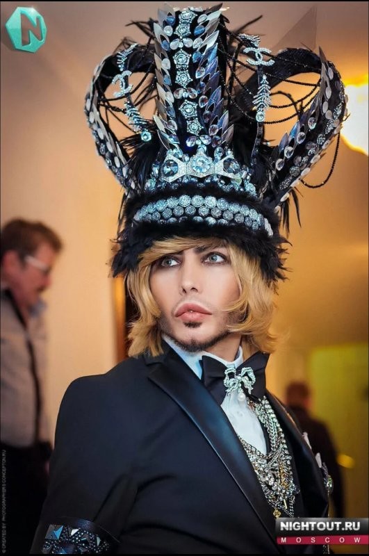 Чтоб не снимать головной убор при входе и выходе