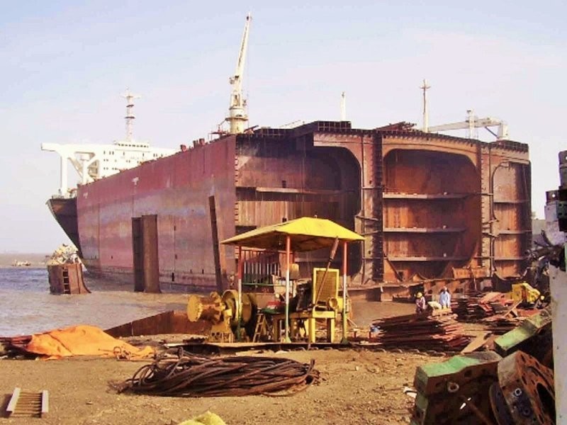 Закончил жизнь в Аланге.