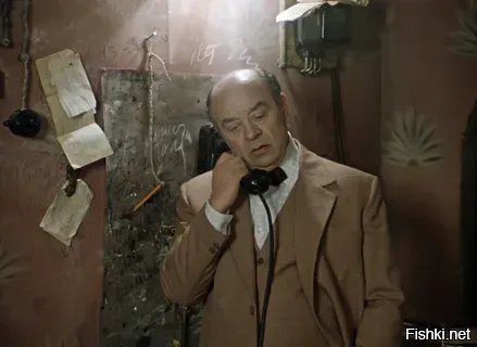 - А кто не пьёт? Назови!
- Нет, я жду!
Великий, великий актёр!