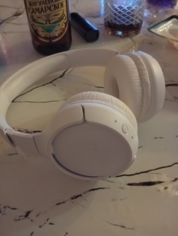 Воо. Как раз сейчас на этой мелодии сравнил наушники(оригинал) Sony и JBL.
Как я их только не сравнивал.JBL громче и объемнее. Сонька звучит как то по своему мягко, басисто. Короче обе приспособы по своему хороши.