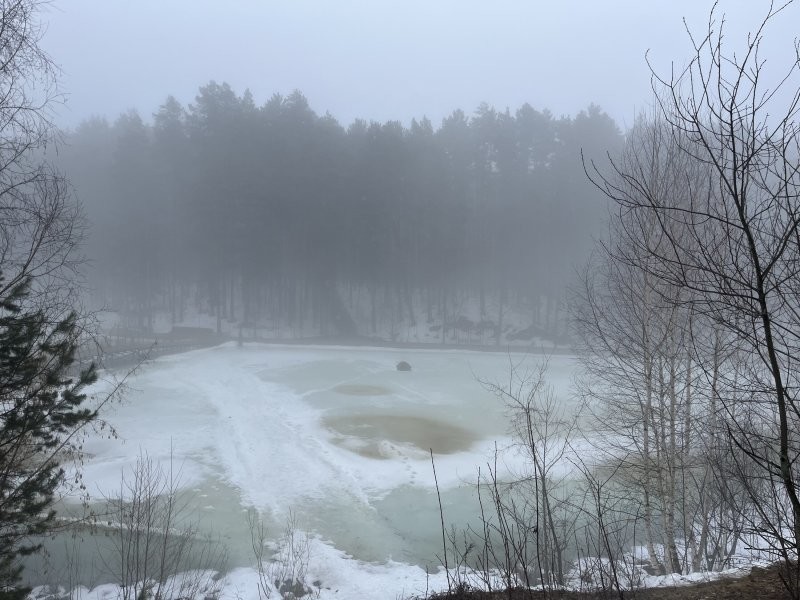 Как вчера с обеда лег туман, так до сих пор мгла.
