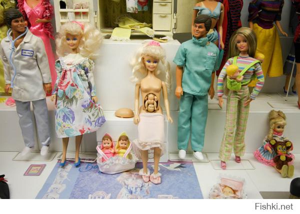 Пост из серии, "а вы знали как рожают девочки?" и фотографии беременной куклы Барби типа этой. Хотя это тоже достаточно мерзкий видос, хотя и отсутствует всякая слизь и грязь.