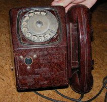 Что за таинственная надпись, "при вызове оператора нажмите кнопку и водород" на этом агрегате?