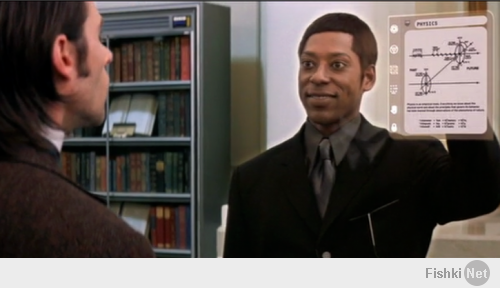 Фильм "Машина времени" (2002). Там электронный библиотекарь в виде голограммы присутствует.