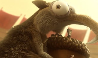 Белка прячет орех