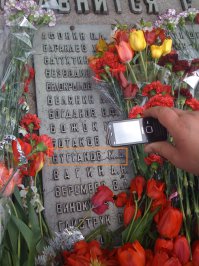 Мой дед танкист.
96 отд. танк. Бр. защищал этот район зимой 1942-43 г. погиб в районе н. п. Борисовка. 
Там и лежит на главной площади города.
Это как раз тот момент когда немцы очухались, как никак от Сталинграда  драпали и Воронежа.
Прабабка рассказывала как они проходили мимо их деревни с. Пузачи Курской обл.
Били немцев во фланг со стороны Курска. Так вот когда они гнали румынов по дороге Горшечное-Мантурово сейчас такой дороги уже не существует. Колонны отступающих были огромные, так они их уничтожали три дня. 
Потом когда кончилось бк прилетели штурмовики и добили.
После этих событий Дед побыл дома несколько дней, потом ушли на Россош добивать окруженных там немцев. 
И потом наступали на Харьков.

P.S.После того как бои закончились, бабы из деревни ходили на дорогу собирать убитых, очень много было раненых. 
Один не добитый застрелил бабу когда та пыталась стащить с него сапоги.
А еще рассказывала как до всех этих событий летом 42-го когда наши отступали. 
В общем стояла танковая часть в логу, кончилась солярка.
Один местный урод побежал и сдал немцам их местоположение.
Те пригнали танки и прямо с горки их всех уничтожили. 
Так там они в логу и лежали, немцы не пускали туда никого. 
Потом когда ушли на Старый Оскол пошли хоронить.

Еще вспомнил.
Зашли немцы в хату, яйки млеко есть? 
А яйки и млеко лежало в яслях под пеленками и с верху Семен грудной (это мой дед который еще только родился). 
Семена трогать не стали,  яйки с млего не нашли.
Похоронка на деда пришла в апреле 1943.
Погиб 14.03.1943 в боях за населенный пункт Борисовка.