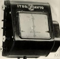 Аналоговый GPS-навигатор образца 1932 года с прокручивающейся картой, скорость прокрутки зависит от скорости автомобиля

сейчас другие, естессно