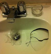 День не задался, когда это случается в Гостинице перед самым выездом, а денег на возмещение убытка НЕТ ВООБЩЕ !