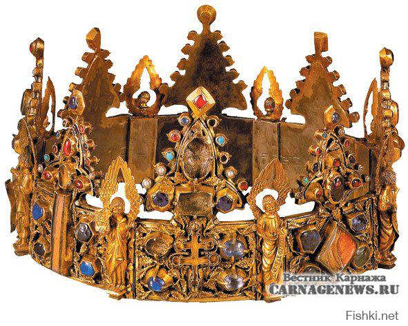 Корона Людовика Святого !
Брюлики выковыряли и переставили в корону следующему Монарху.
Таких корон без камней много в Лондонском Тауэре.