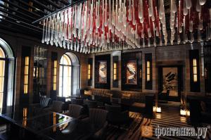 Использованными Презервативами, можно украсить интерьер.