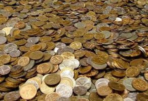 После продолжающейся Девальвации Рубля, использовать монеты как покрытие для пола станет модно и в России.
